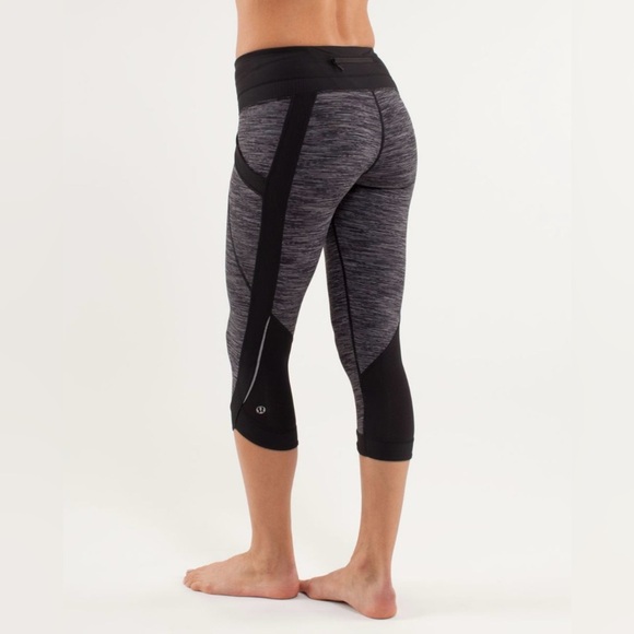 LULULEMON Run: Chase Me Crop Size 4 Wee Are From Space Black Combo Black - Picture 2 of 5